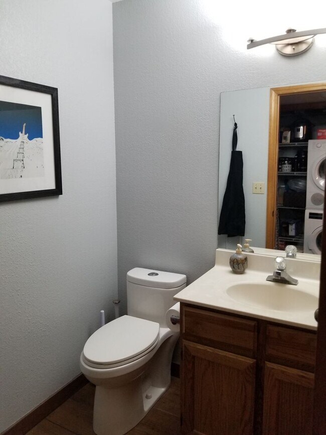Building Photo - 2 Bed, 2.5 Bath Townhouse near NAU/CCC!! S...