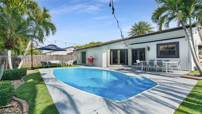 Building Photo - 16887 Royal Poinciana Dr