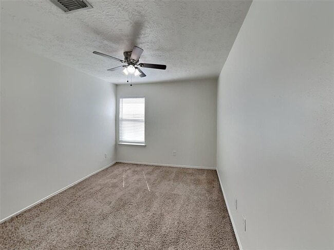 Building Photo - 18475 Sunrise Pines Dr