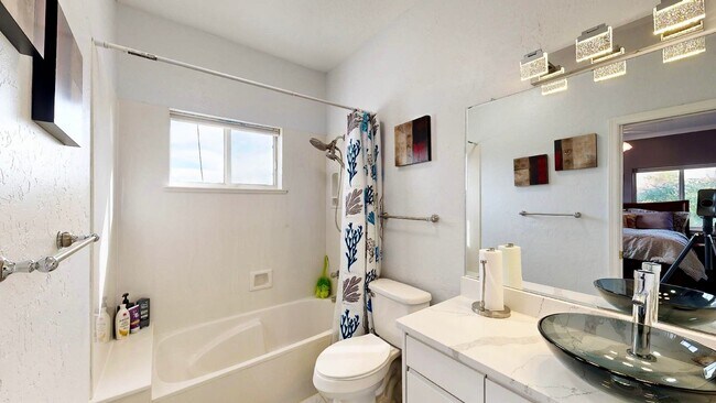 Building Photo - Move in Special Luxury 4 bedroom 4.5 bathr...