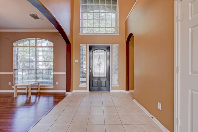 Building Photo - 1606 Maryvale Dr