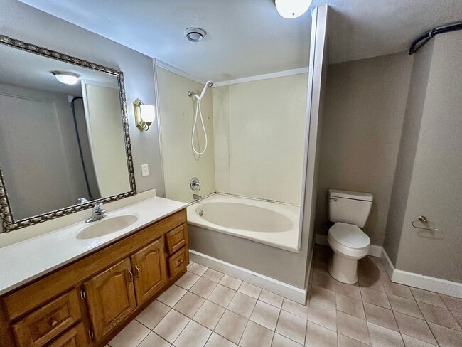 Building Photo - 2 Bedroom in Richmond! - Water Included!