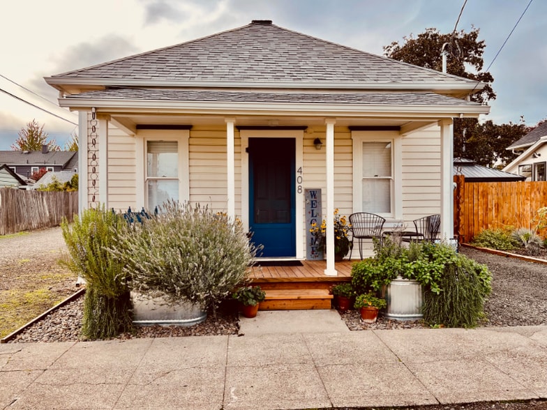 Building Photo - 731 SW Elm St