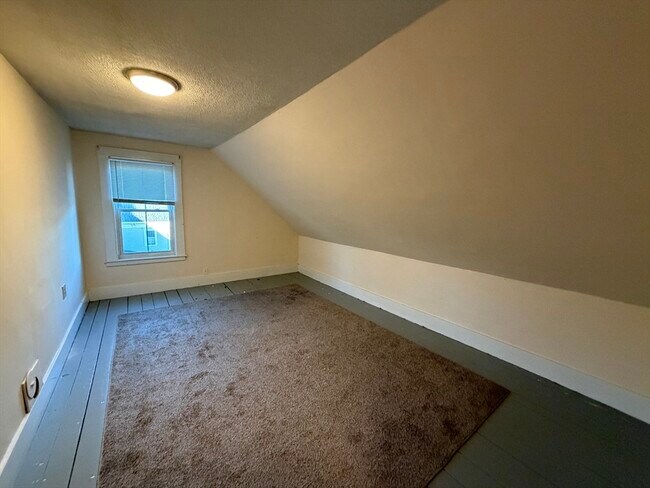 Building Photo - 3-5 Locust St