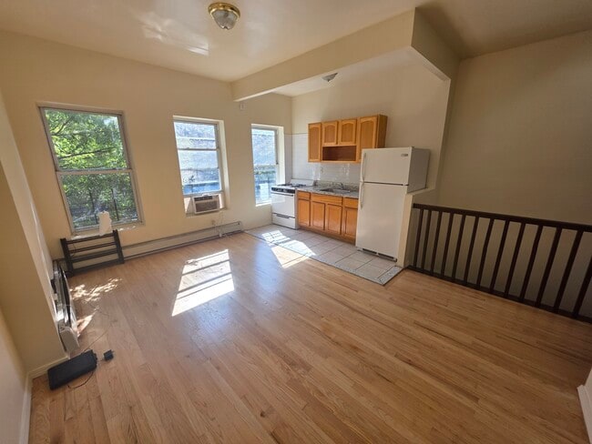 Building Photo - 317 E 169th St