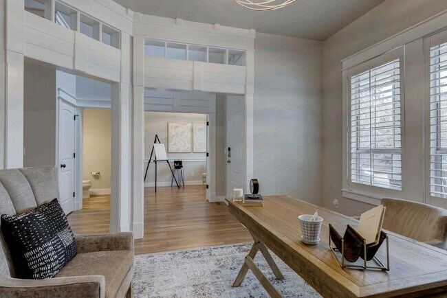 Building Photo - Beautiful home perfect for entertaining