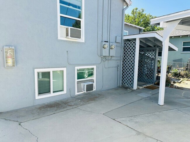 Building Photo - 24588 University Ave