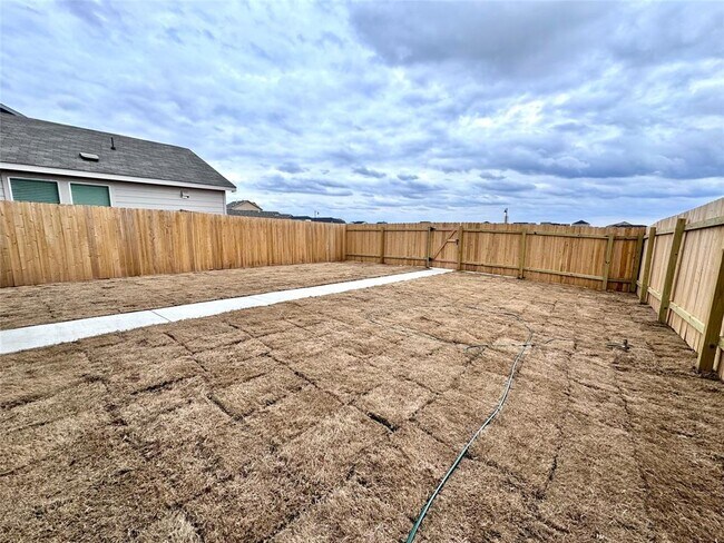 Building Photo - 554 Sormonne Lp