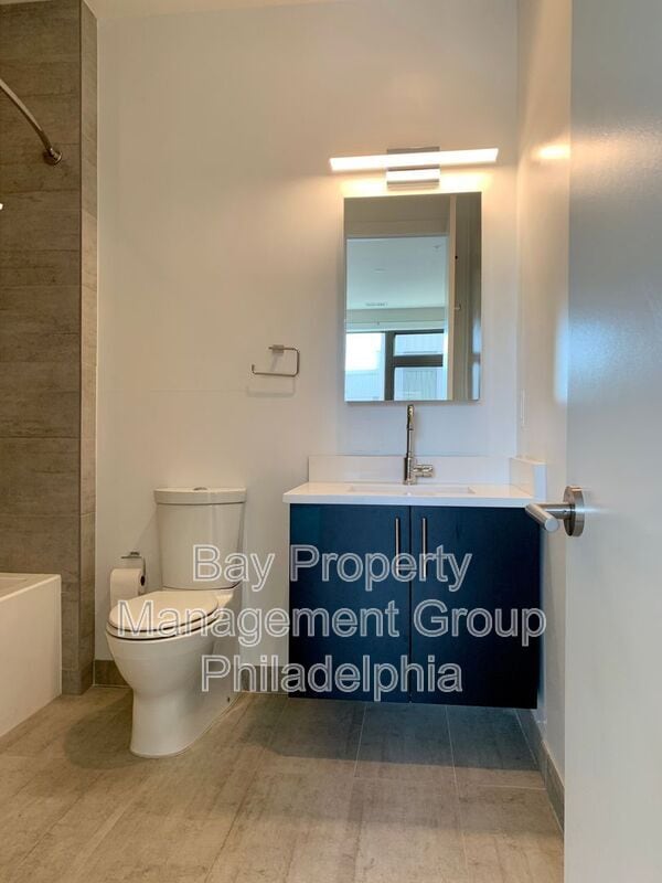 Building Photo - 842 N American St