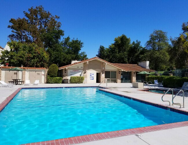 Building Photo - 237 Green Lea Pl