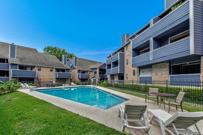 Building Photo - 2500 Burleson Rd