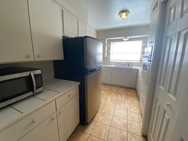 Building Photo - 500 N Mars Ave