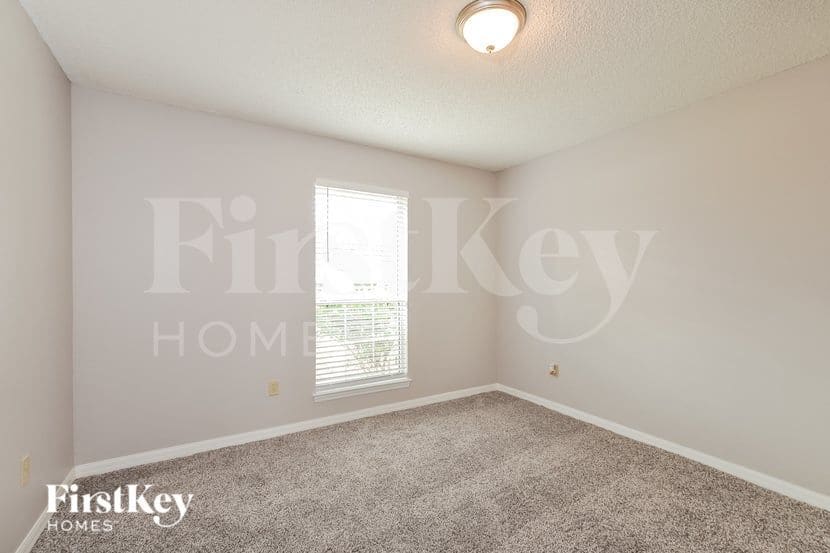 Building Photo - 20 Bickwick Ln