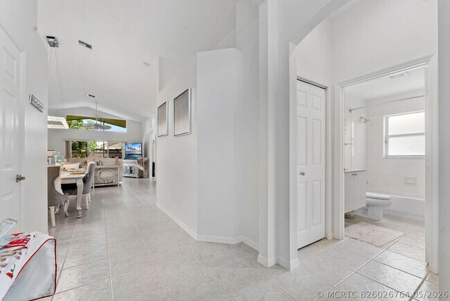 Building Photo - 6887 Viale Elizabeth