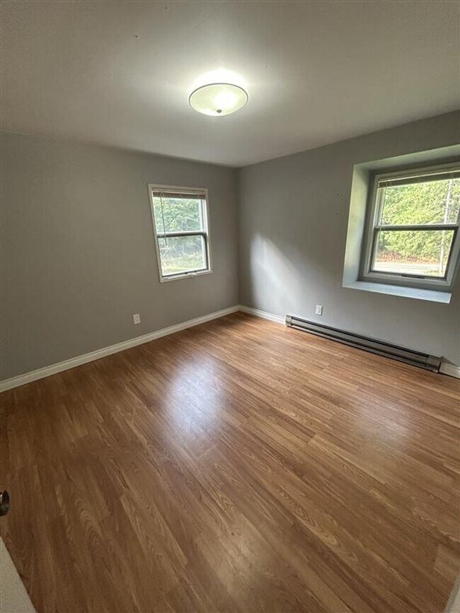 Building Photo - Three Bedroom House for Rent with Large Yard
