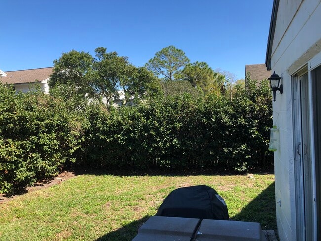 Building Photo - 941 Vista Palma Way