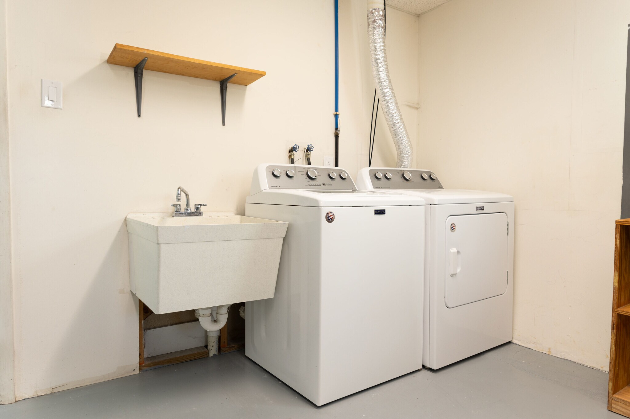 Building Photo - 412 Kingswood Ter