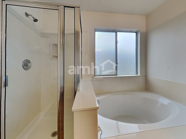Building Photo - 142 Blue Juniper
