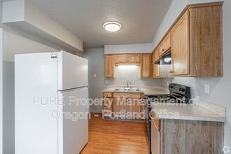 Building Photo - 760 Plymouth Dr NE