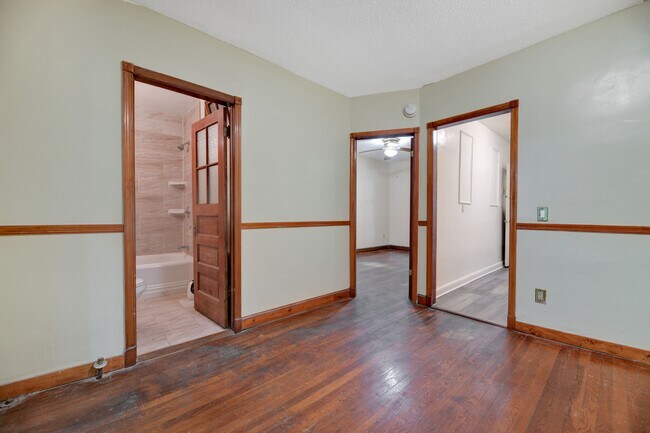 Building Photo - 1221 Raum St NE