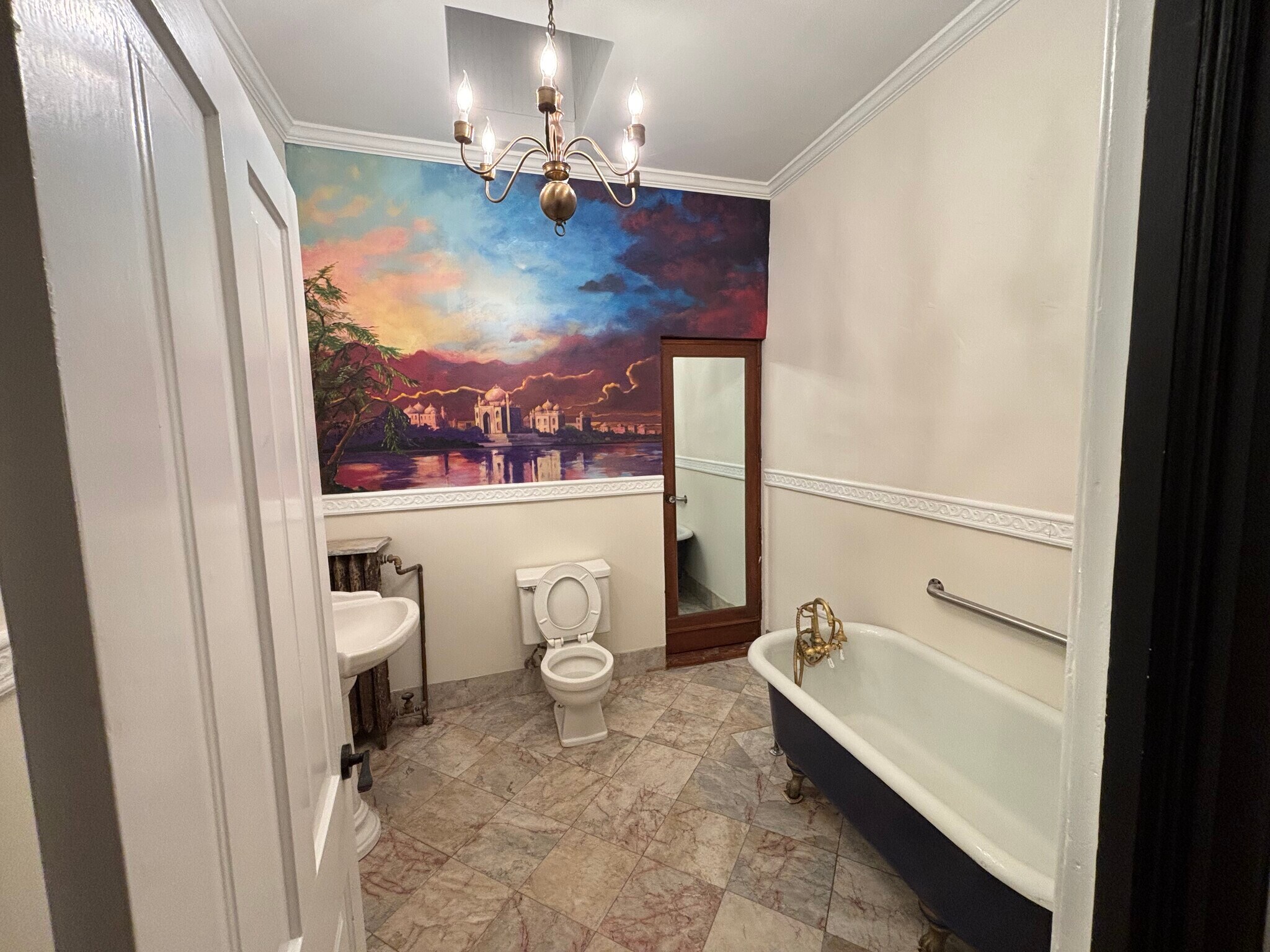 Building Photo - 941 W 7th St