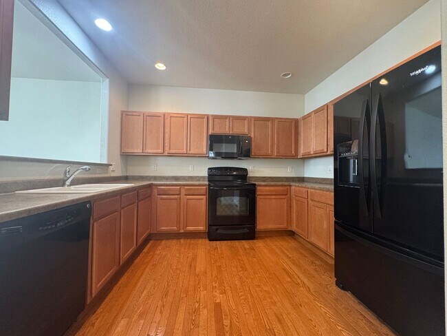 Building Photo - 7681 Sandy Springs Point
