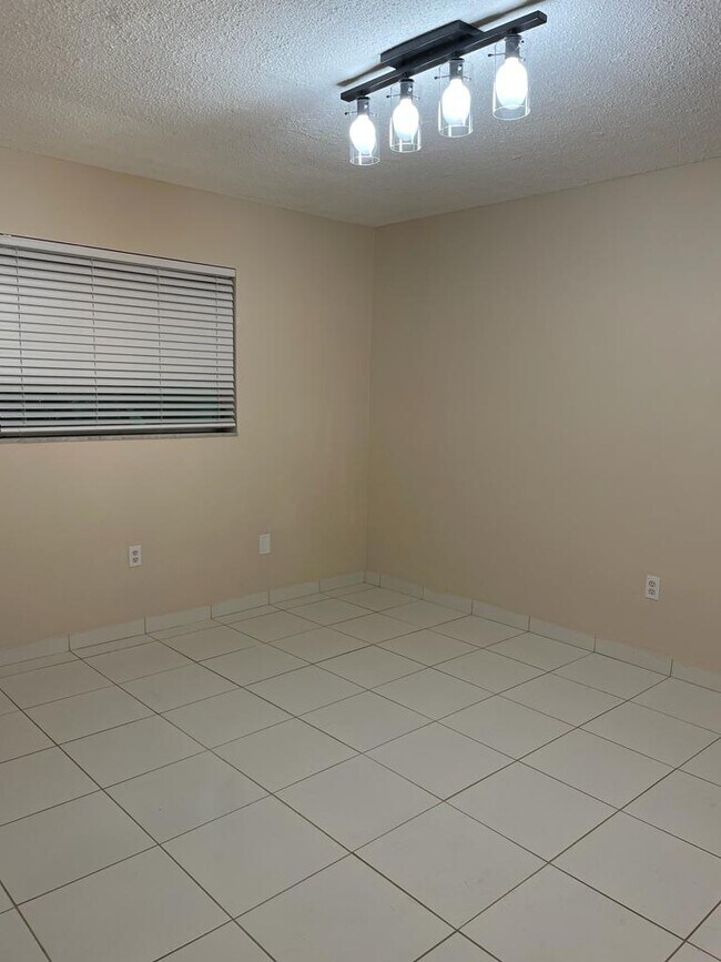 Building Photo - 2005 Jefferson St