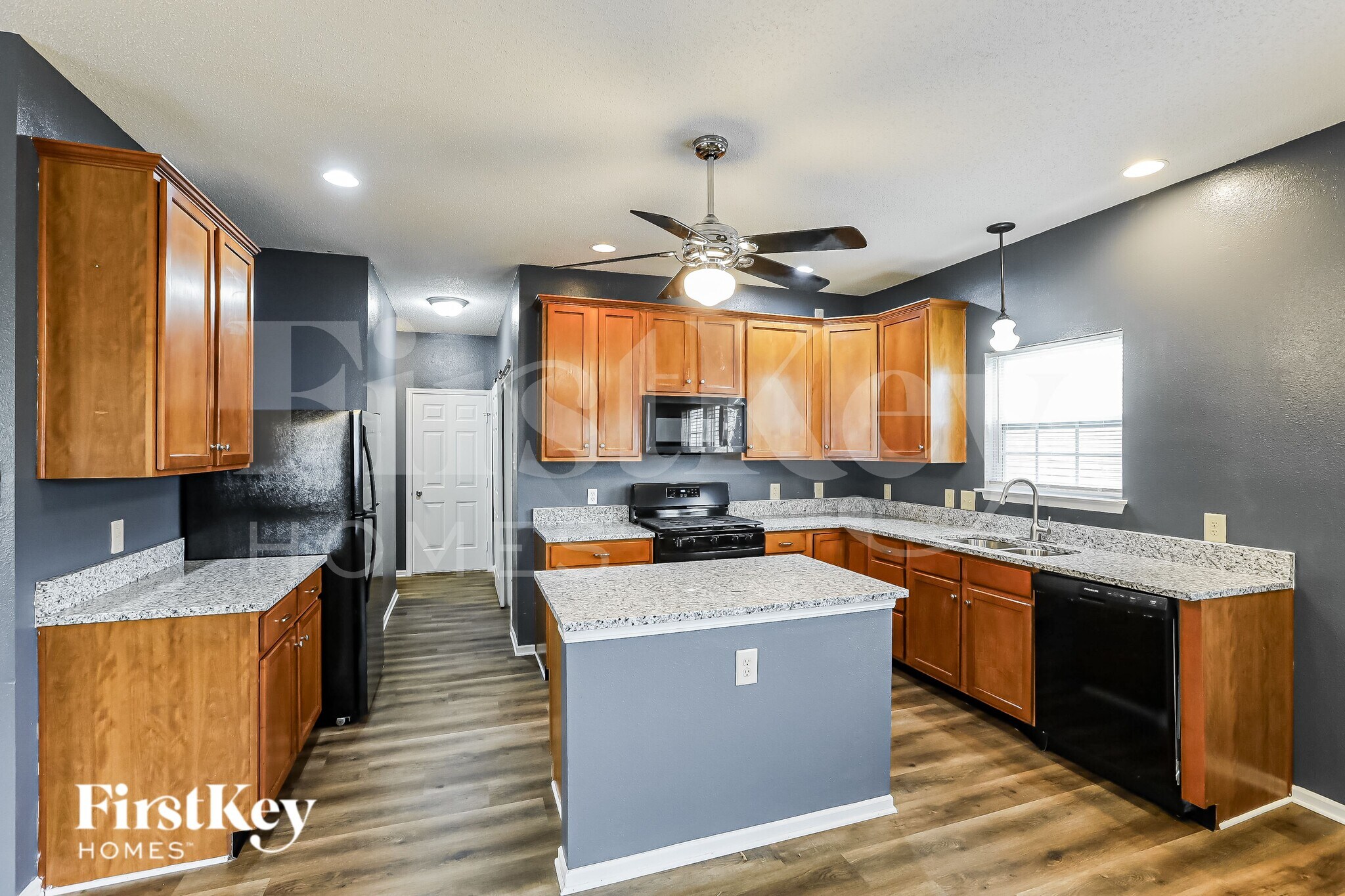 Building Photo - 10735 Cyrus Dr