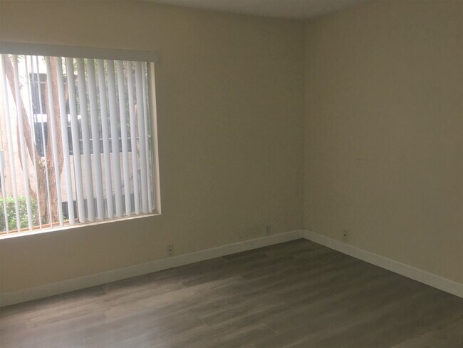Building Photo - ***$1000 Move-in special***Upgraded One Be...
