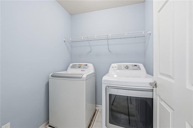 Building Photo - 903 Misty View Ct SW