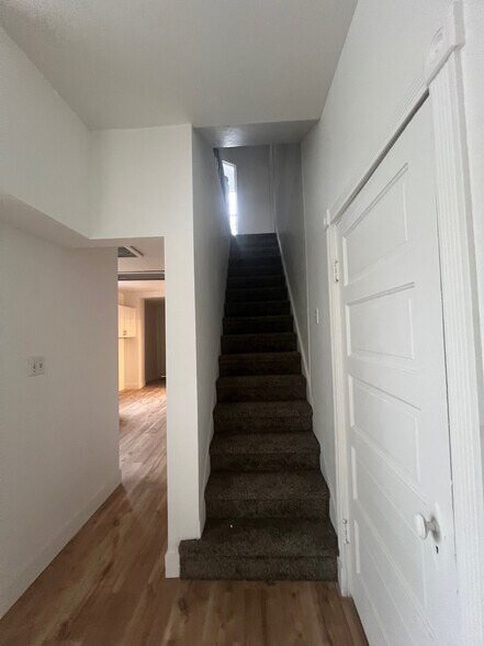 Building Photo - 948 E 400 S