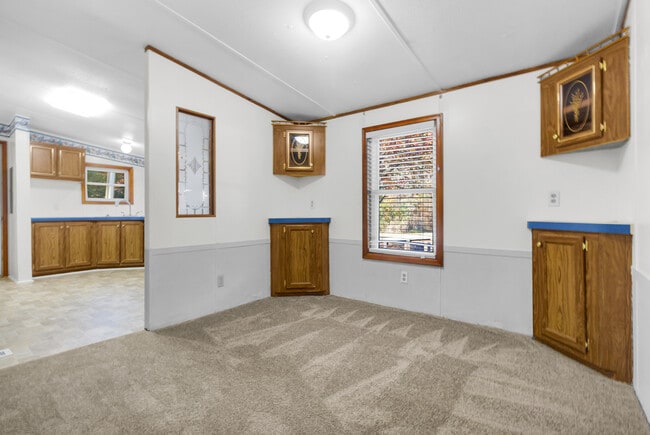 Building Photo - 220 Tree Ln