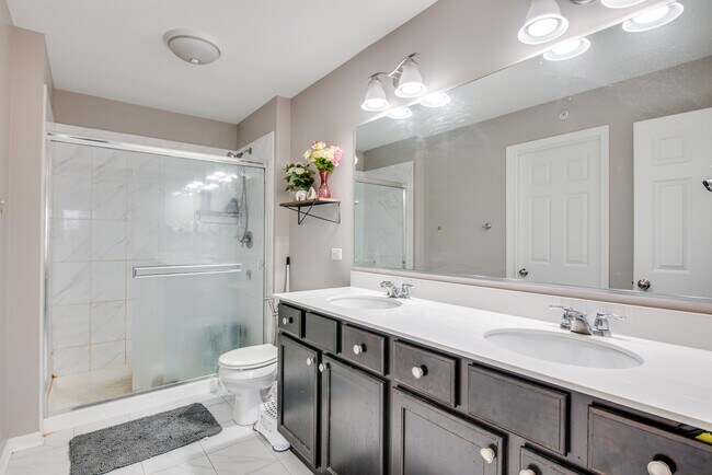 Building Photo - 2875 Henley Ln