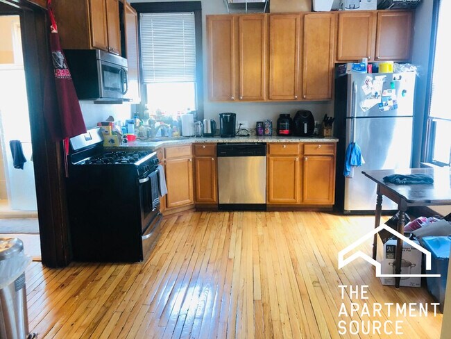 Building Photo - 3047 N Clifton Ave