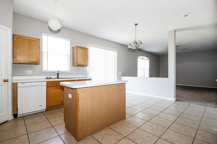 Building Photo - 12941 Kings Lake Dr