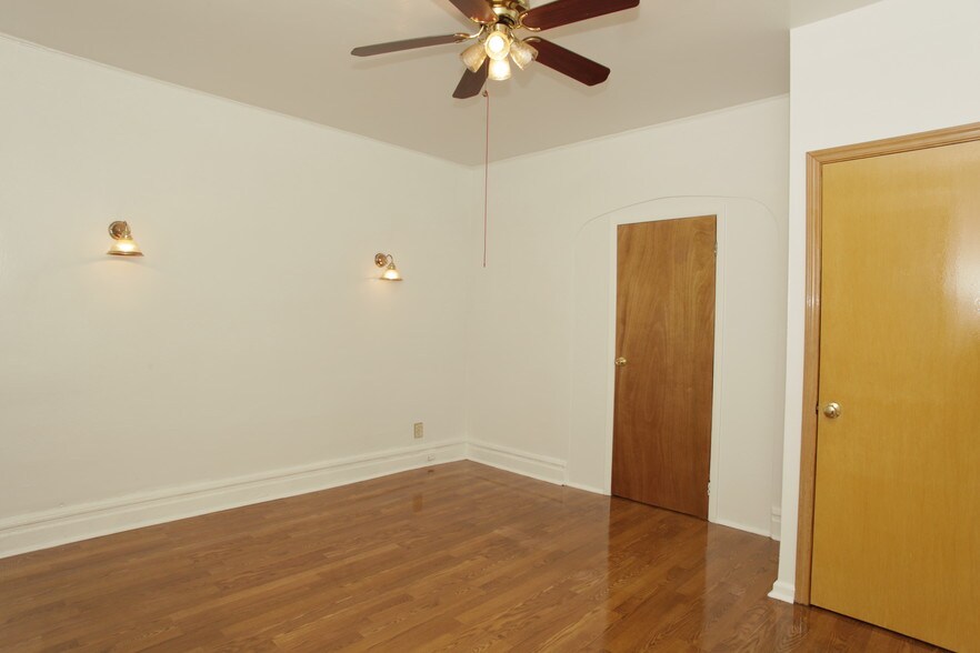 Building Photo - 138 Vermont Ave