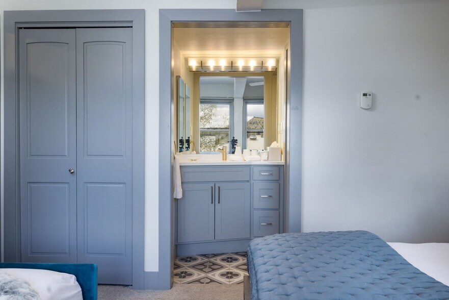 Building Photo - 70 Gallun Ln