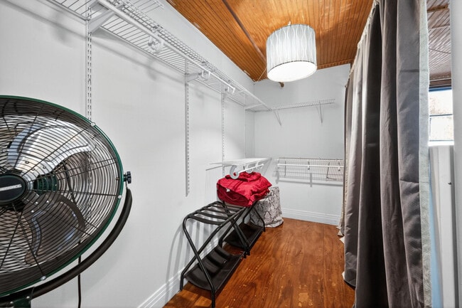 Building Photo - 226 Mt Elliott St