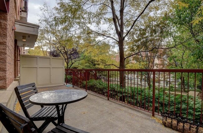 Building Photo - Stylish North Loop Living for $3,499/month...