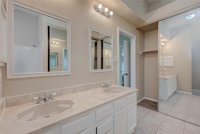 Building Photo - 4422 Waterfall Way