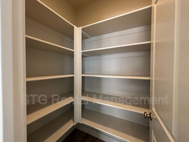 Building Photo - 983 S 4380 W