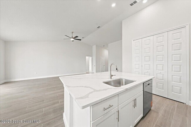 Building Photo - 407 Cellini Ave NE
