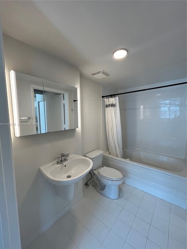 Building Photo - 690 SW 1st Ct