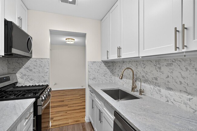 Building Photo - 276 Temple Hill Rd