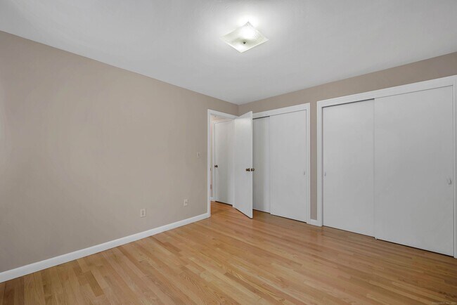 Building Photo - 34 Kingswood Rd