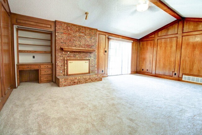 Building Photo - 758 Brighton Ln