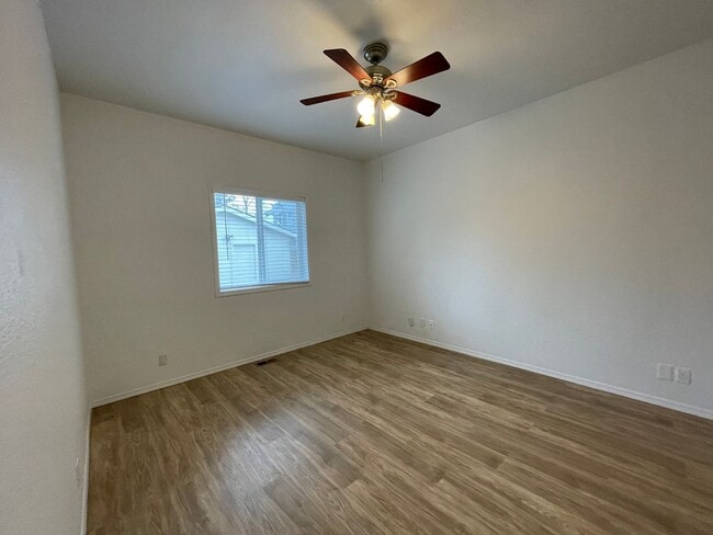 Building Photo - Charming and Updated 1913's Home! Woodstoc...