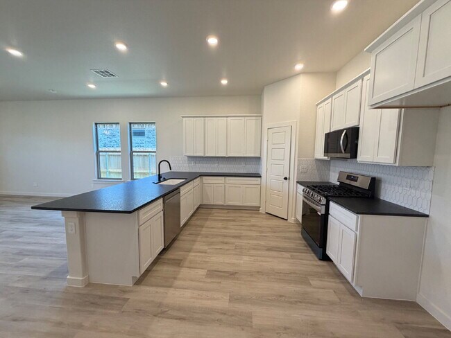 Building Photo - New Spacious 3 Bedroom Home with Luxury Primary Suite in Frenship ISD