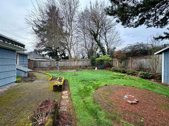 Building Photo - Bungalow Style Single-Family Home in Mt. Tabor Neighborhood