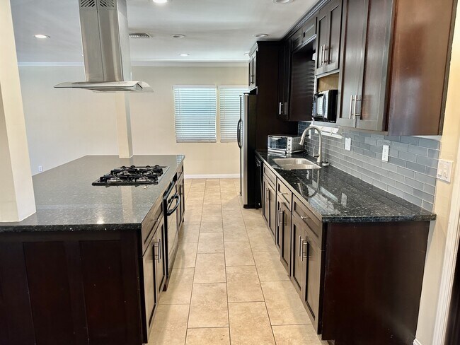 Building Photo - 6441 Baird Ave